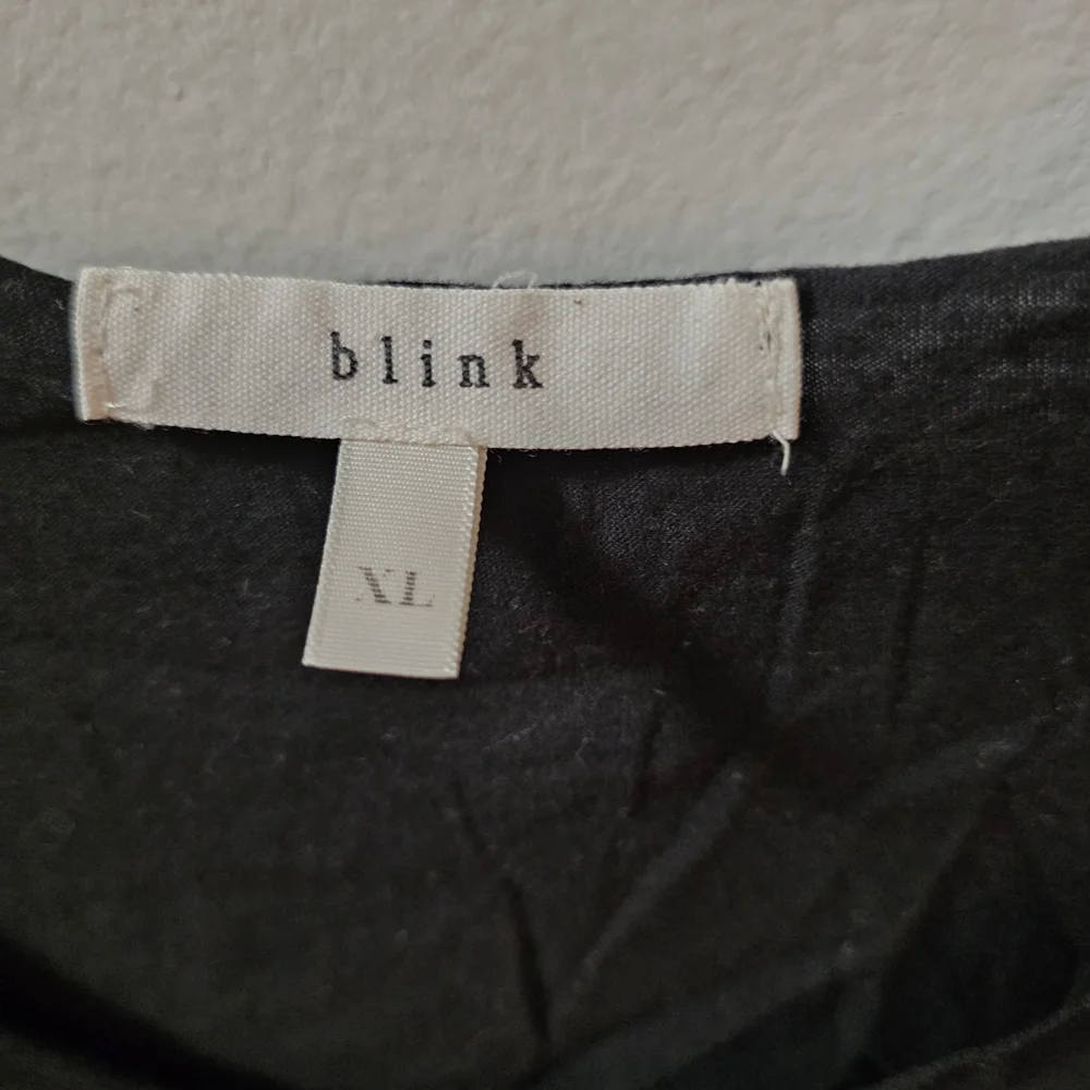 Black Graphic Tank with Side Cutouts - YOU CAN FIND ME IN THE FRONT ROW - Picture 5 of 9